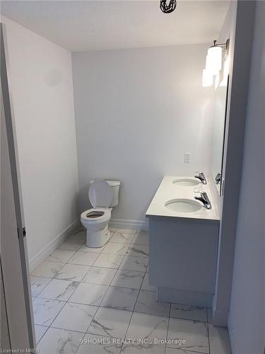 29 Faith Street, Cambridge, ON - Indoor Photo Showing Bathroom