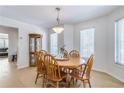422 Schreyer Crescent, Milton, ON - Indoor Photo Showing Dining Room