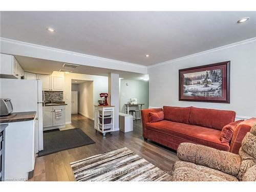 422 Schreyer Crescent, Milton, ON - Indoor Photo Showing Living Room