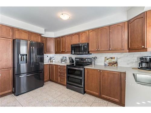 422 Schreyer Crescent, Milton, ON - Indoor Photo Showing Kitchen