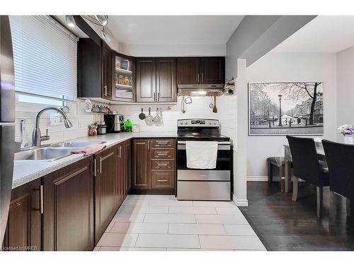 26-62 Riverdale Drive, Hamilton, ON - Indoor Photo Showing Kitchen With Double Sink