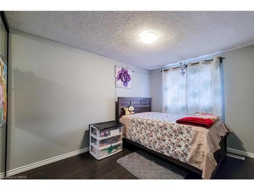 26-62 Riverdale Drive, Hamilton, ON - Indoor Photo Showing Bedroom