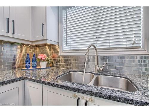 56-1528 Sixth Line, Oakville, ON - Indoor Photo Showing Kitchen With Double Sink