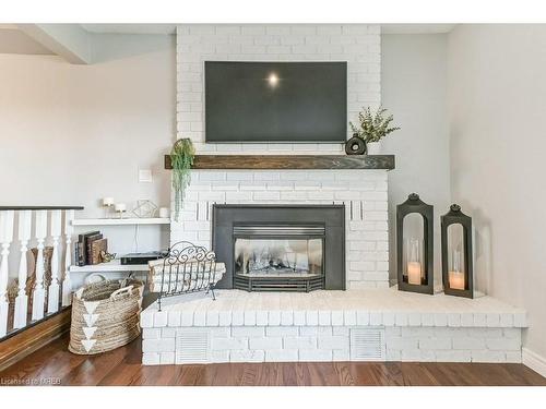 1534 Riley Avenue, Burlington, ON - Indoor Photo Showing Living Room With Fireplace