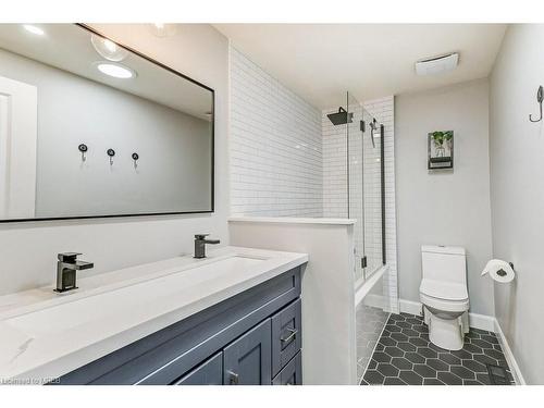 1534 Riley Avenue, Burlington, ON - Indoor Photo Showing Bathroom