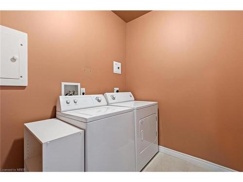 512-60 Wyndham Street S, Guelph, ON - Indoor Photo Showing Laundry Room