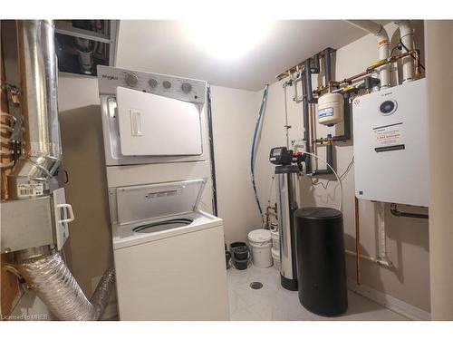 122 Seabrook Dr, Kitchener, ON - Indoor Photo Showing Laundry Room