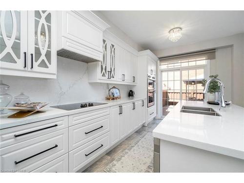46 Millhouse Mews, Brampton, ON - Indoor Photo Showing Kitchen With Double Sink With Upgraded Kitchen