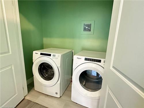 545 Chelton Road, London, ON - Indoor Photo Showing Laundry Room
