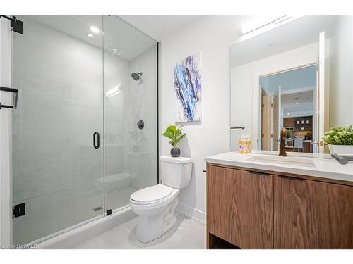722-185 Dunlop Street, Barrie, ON - Indoor Photo Showing Bathroom
