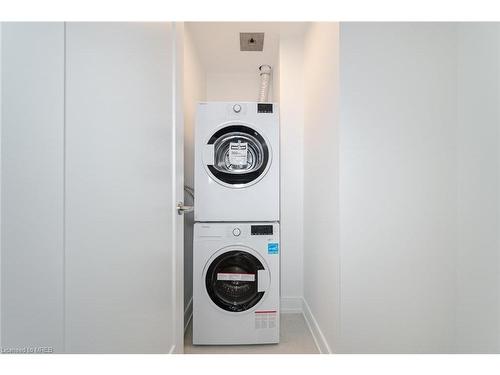 722-185 Dunlop Street, Barrie, ON - Indoor Photo Showing Laundry Room