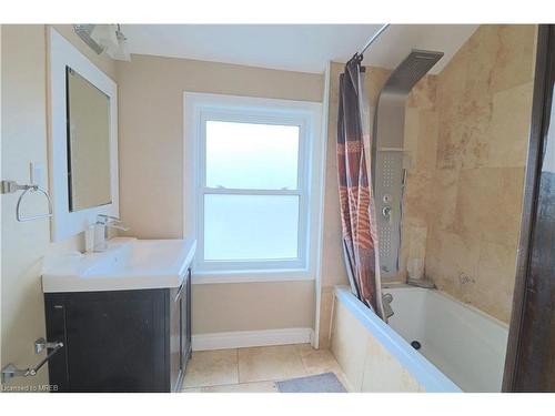 4664 Homewood Avenue, Niagara Falls, ON - Indoor Photo Showing Bathroom