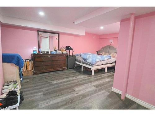 4664 Homewood Avenue, Niagara Falls, ON - Indoor Photo Showing Bedroom