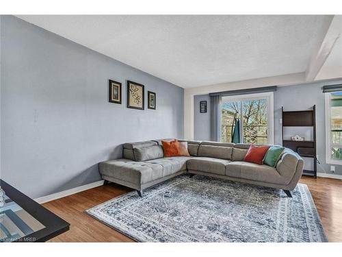 25-40 Grayrocks Avenue, Hamilton, ON - Indoor Photo Showing Living Room