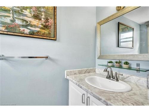 25-40 Grayrocks Avenue, Hamilton, ON - Indoor Photo Showing Bathroom