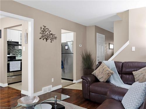 3-360 Cornridge Place, Waterloo, ON - Indoor Photo Showing Living Room