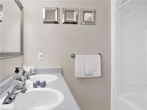 3-360 Cornridge Place, Waterloo, ON - Indoor Photo Showing Bathroom