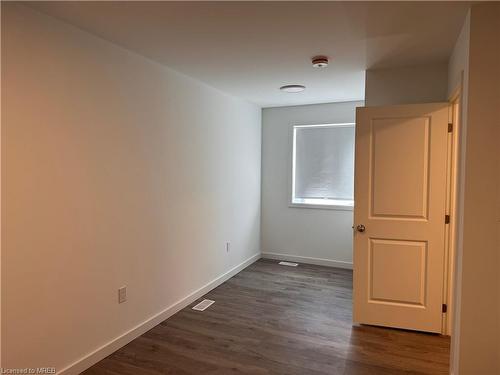 90 Highriver Trail, Welland, ON - Indoor Photo Showing Other Room