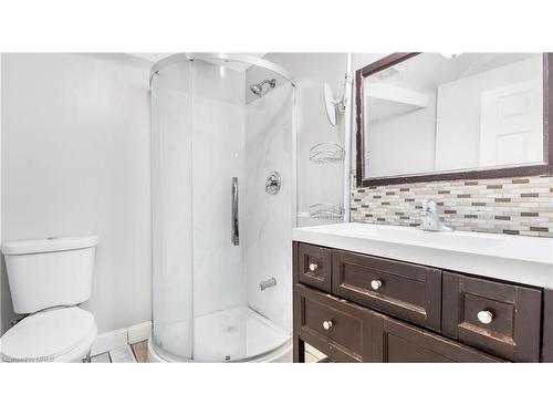 840 Duke Street, Cambridge, ON - Indoor Photo Showing Bathroom