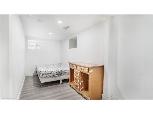 840 Duke Street, Cambridge, ON - Indoor Photo Showing Bedroom