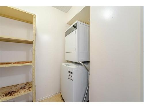 1612-45 Carlton Street, Toronto, ON - Indoor Photo Showing Laundry Room