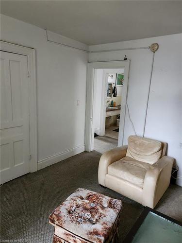 42 Ross Street, Barrie, ON - Indoor Photo Showing Living Room