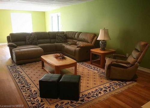 204 Jennison Road, Gilmour, ON - Indoor Photo Showing Living Room