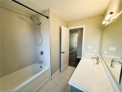 341 Masters Drive, Woodstock, ON - Indoor Photo Showing Bathroom