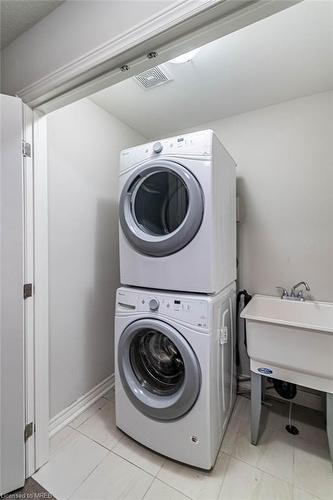 61 Sonoma Valley Crescent, Hamilton, ON - Indoor Photo Showing Laundry Room