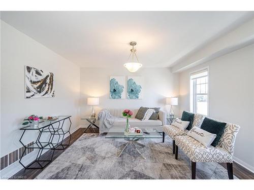 67 Ganton Heights, Brampton, ON - Indoor Photo Showing Living Room
