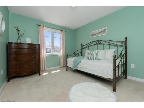 20 Henwood Drive, Cambridge, ON - Indoor Photo Showing Bedroom