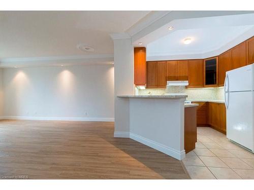 321-3351 Cawthra Road, Mississauga, ON - Indoor Photo Showing Kitchen