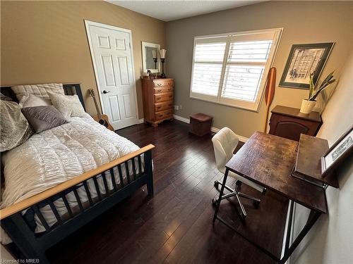 28 Huntingwood Avenue, Hamilton, ON - Indoor Photo Showing Bedroom