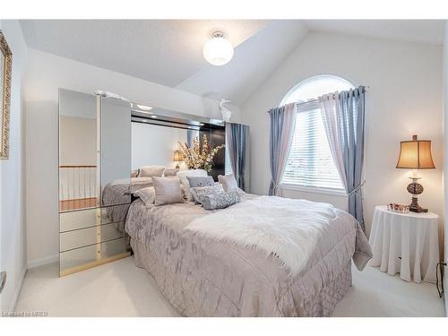 1051 Ferguson Drive, Milton, ON - Indoor Photo Showing Bedroom