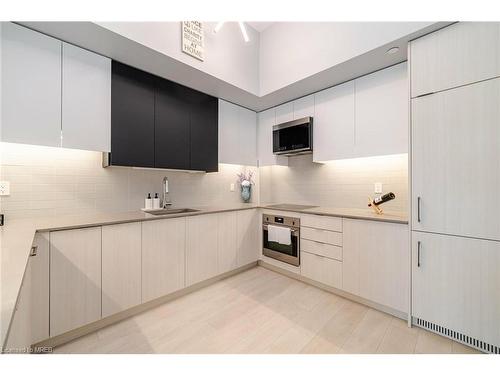 231-2485 Taunton Rd Road, Oakville, ON - Indoor Photo Showing Kitchen With Upgraded Kitchen