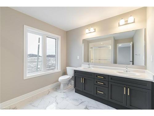 39 Sitler Street, Kitchener, ON - Indoor Photo Showing Bathroom