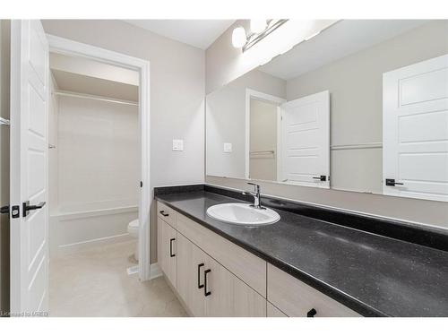 39 Sitler Street, Kitchener, ON - Indoor Photo Showing Bathroom