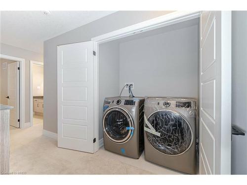 39 Sitler Street, Kitchener, ON - Indoor Photo Showing Laundry Room