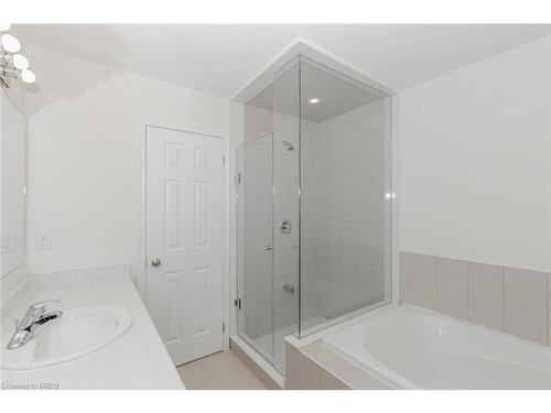 3936 Leonardo Street, Burlington, ON - Indoor Photo Showing Bathroom