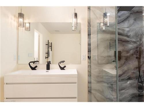 9 Bruton Street, Thorold, ON - Indoor Photo Showing Bathroom
