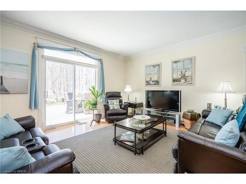 10 Meadowbrook Boulevard, Tiny, ON - Indoor Photo Showing Living Room