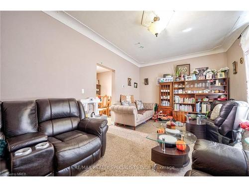 108 Victoria Avenue N, Hamilton, ON - Indoor Photo Showing Living Room