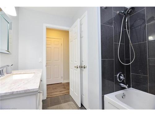 30-34 Dynasty Avenue, Hamilton, ON - Indoor Photo Showing Bathroom