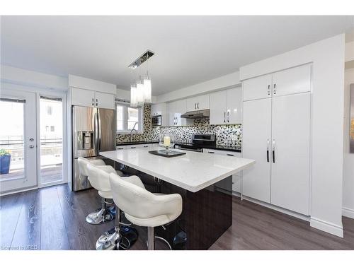 #2-2891 Rio Court, Mississauga, ON - Indoor Photo Showing Kitchen With Upgraded Kitchen