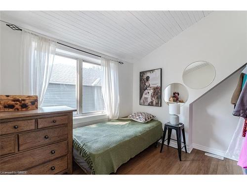 625 Beach Boulevard, Hamilton, ON - Indoor Photo Showing Bedroom