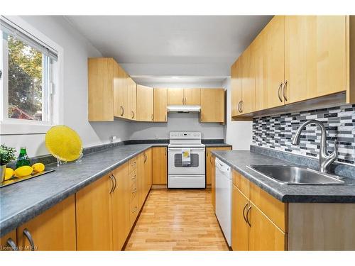 50 Lowell Avenue, St. Catharines, ON - Indoor Photo Showing Kitchen