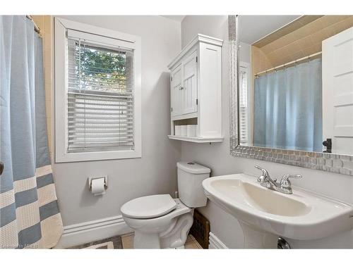 50 Lowell Avenue, St. Catharines, ON - Indoor Photo Showing Bathroom