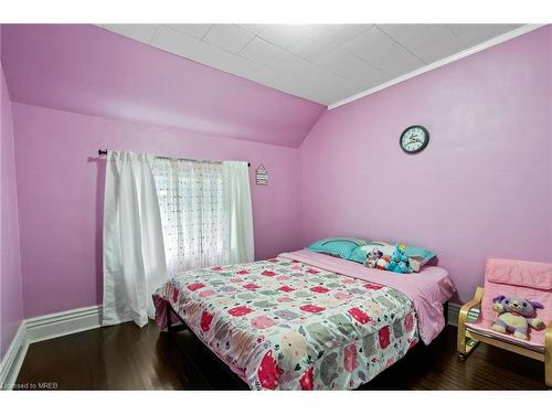 50 Lowell Avenue, St. Catharines, ON - Indoor Photo Showing Bedroom