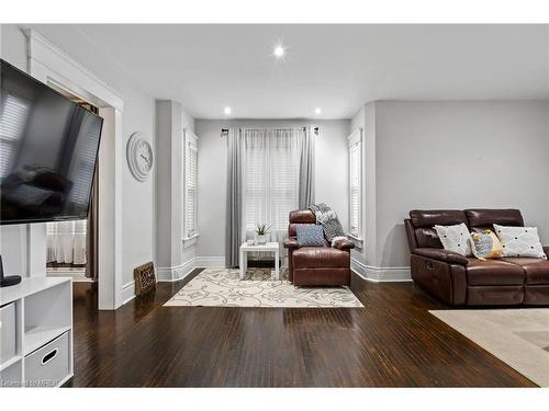 50 Lowell Avenue, St. Catharines, ON - Indoor Photo Showing Living Room