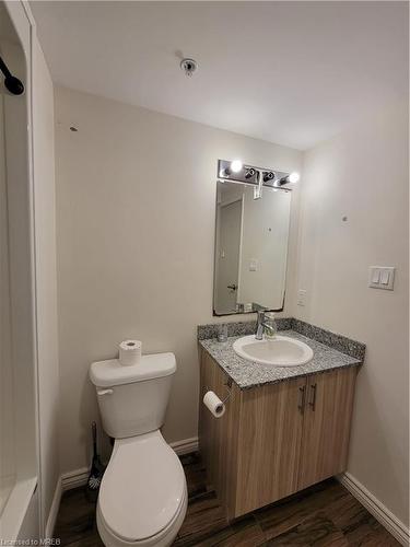 G-401-275 Larch Street, Waterloo, ON - Indoor Photo Showing Bathroom